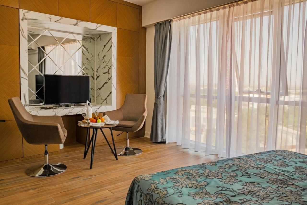 Novel Centre Point Hotel Фамагуста Екстер'єр фото