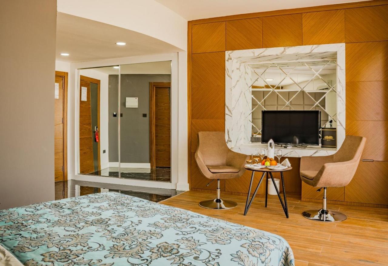 Novel Centre Point Hotel Фамагуста Екстер'єр фото