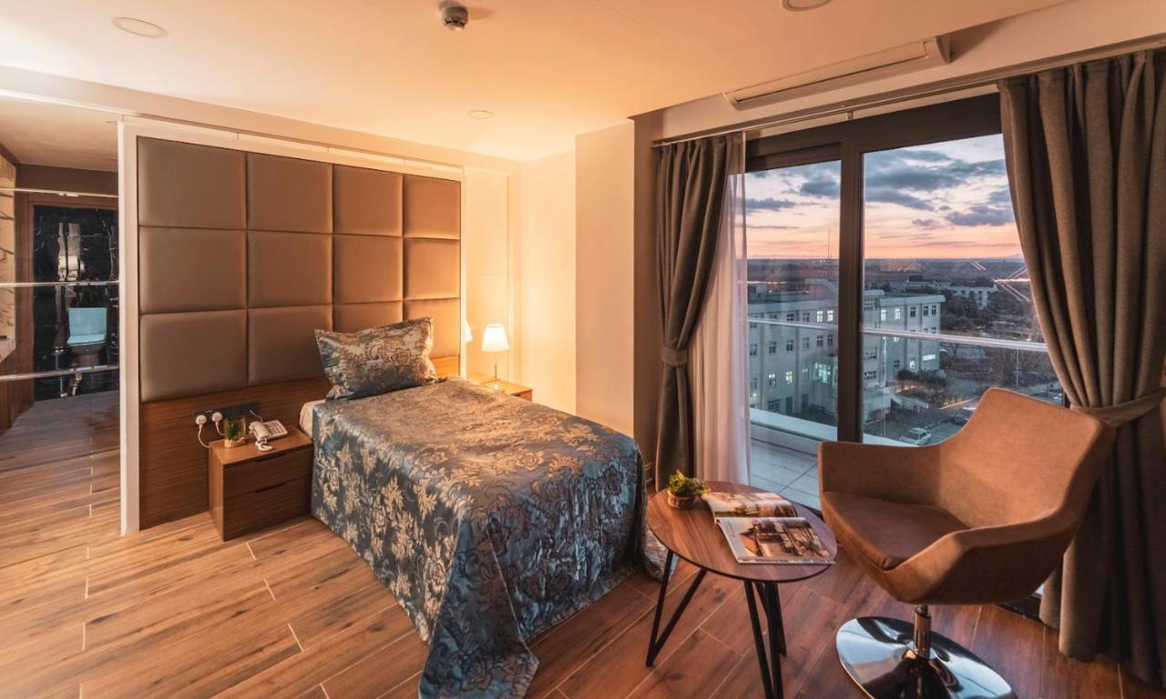 Novel Centre Point Hotel Фамагуста Екстер'єр фото