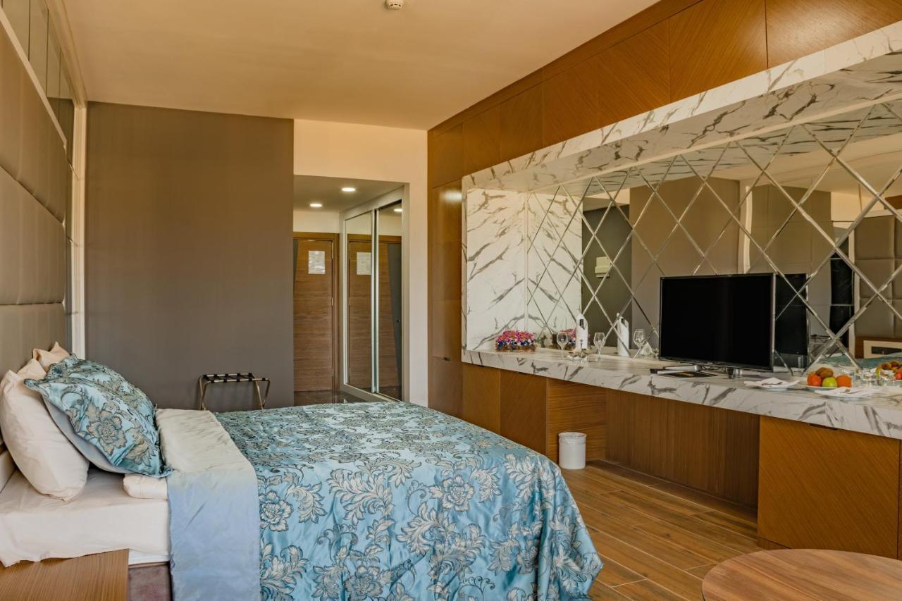 Novel Centre Point Hotel Фамагуста Екстер'єр фото