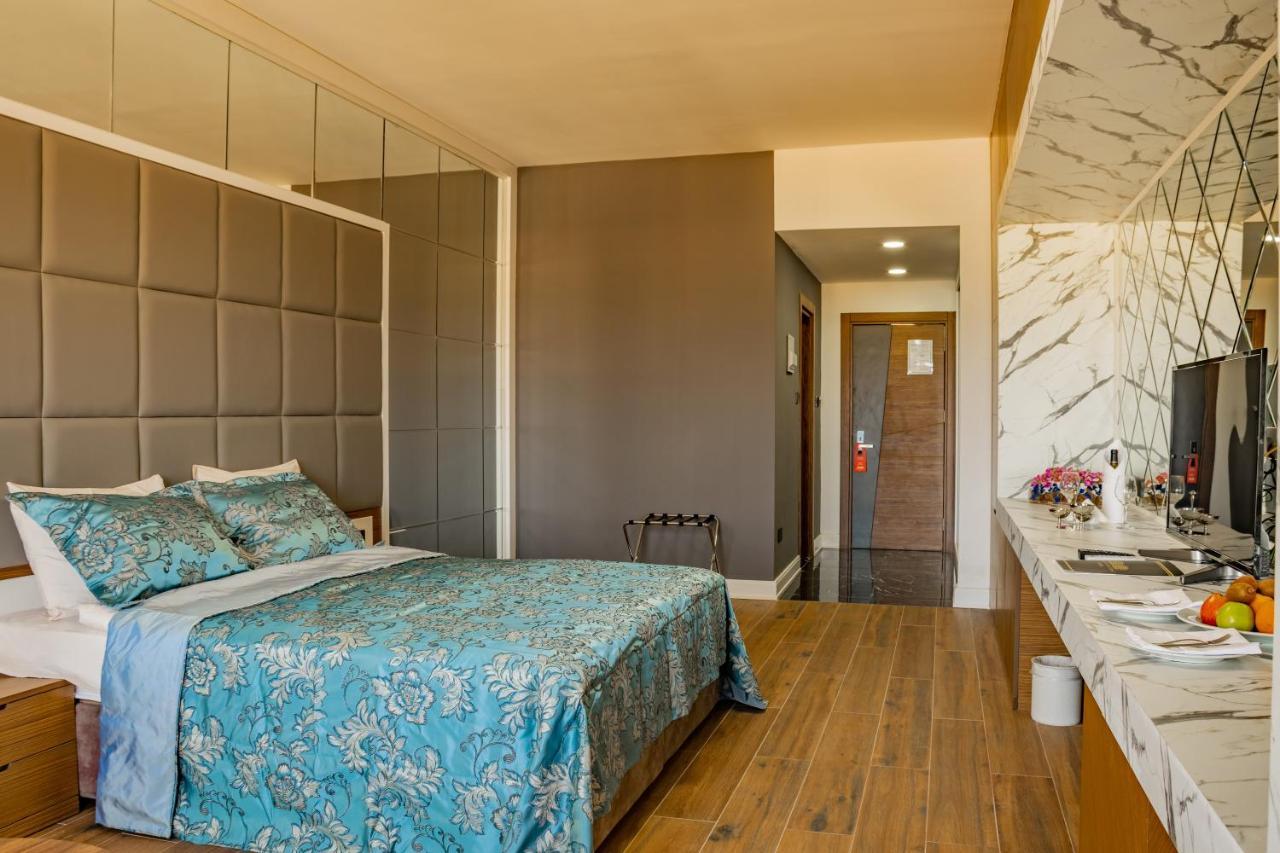 Novel Centre Point Hotel Фамагуста Екстер'єр фото